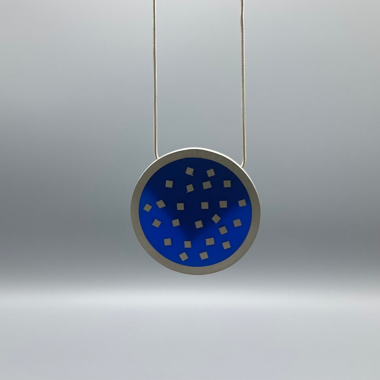 Ruth Hollywood 'Regarde En Haut' Medium Pendant