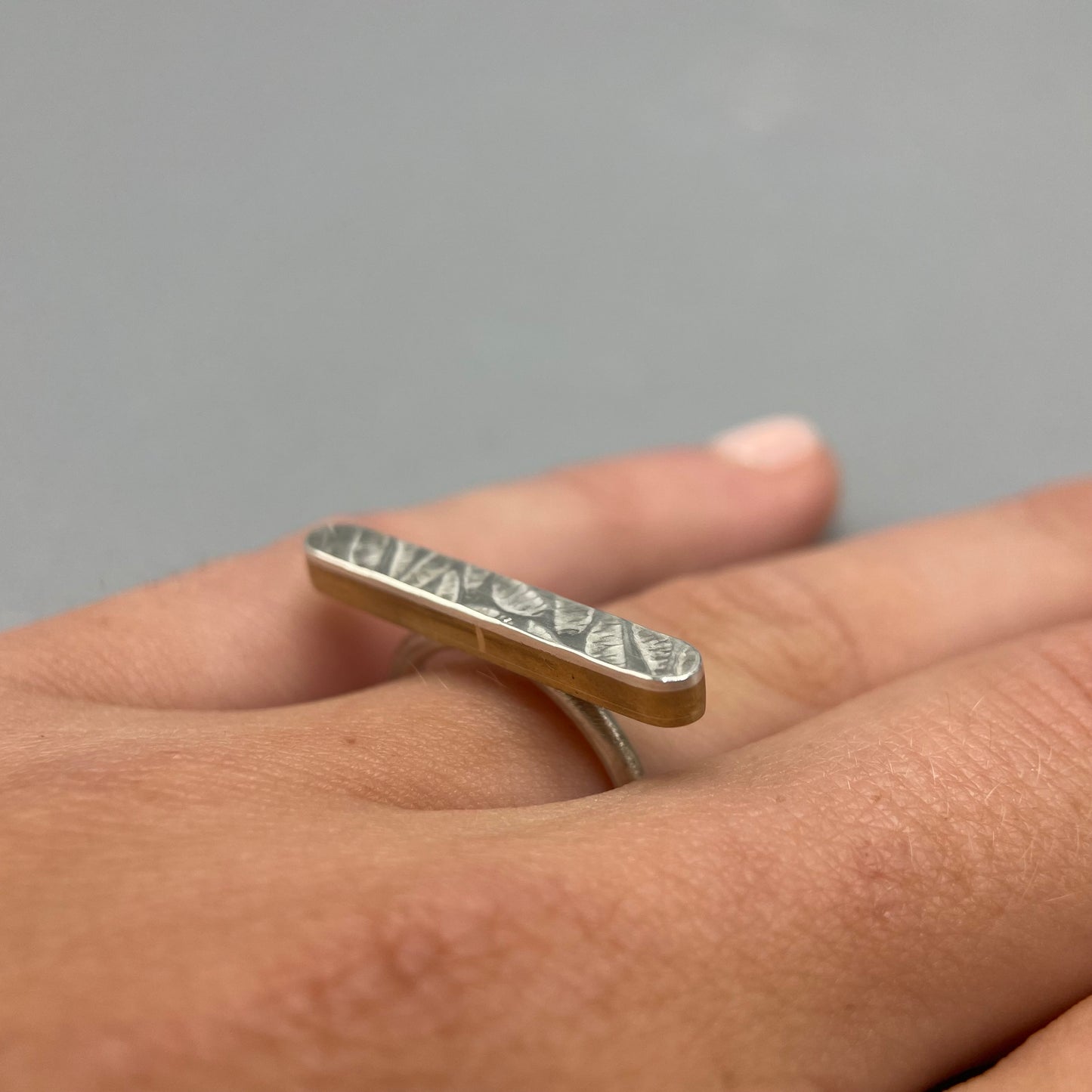 Papermetal Embossed Horizontal Bar Ring