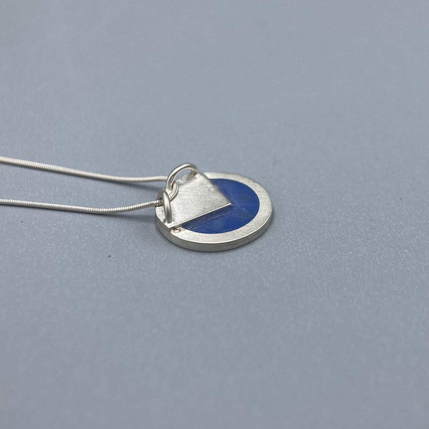 Ruth Hollywood 'Regarde En Haut' Medium Pendant