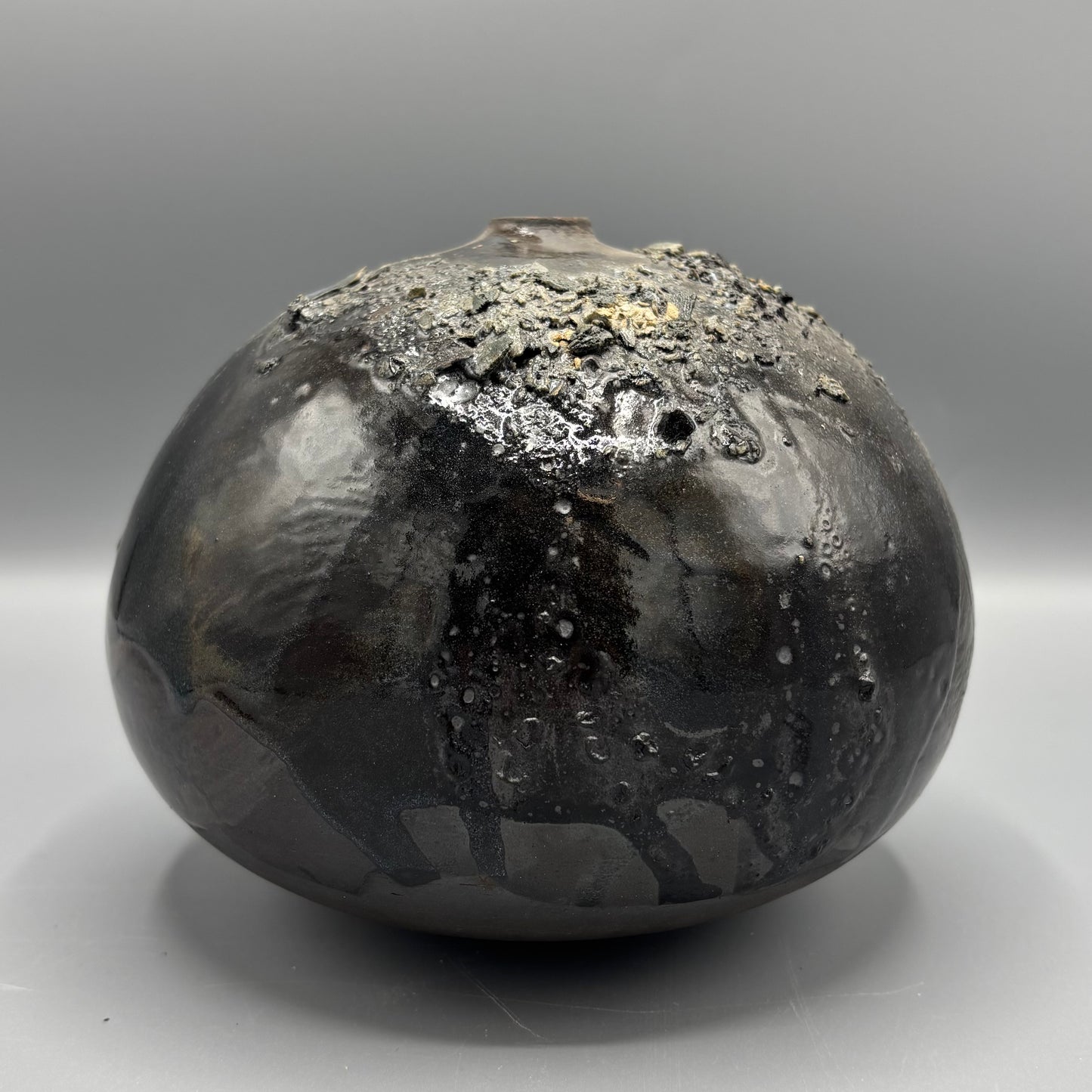 Rosa Wiland Holmes 'Medium Texture Black Moon Jar'