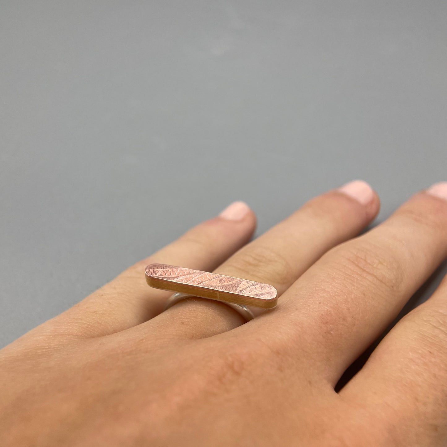Papermetal Embossed Horizontal Bar Ring