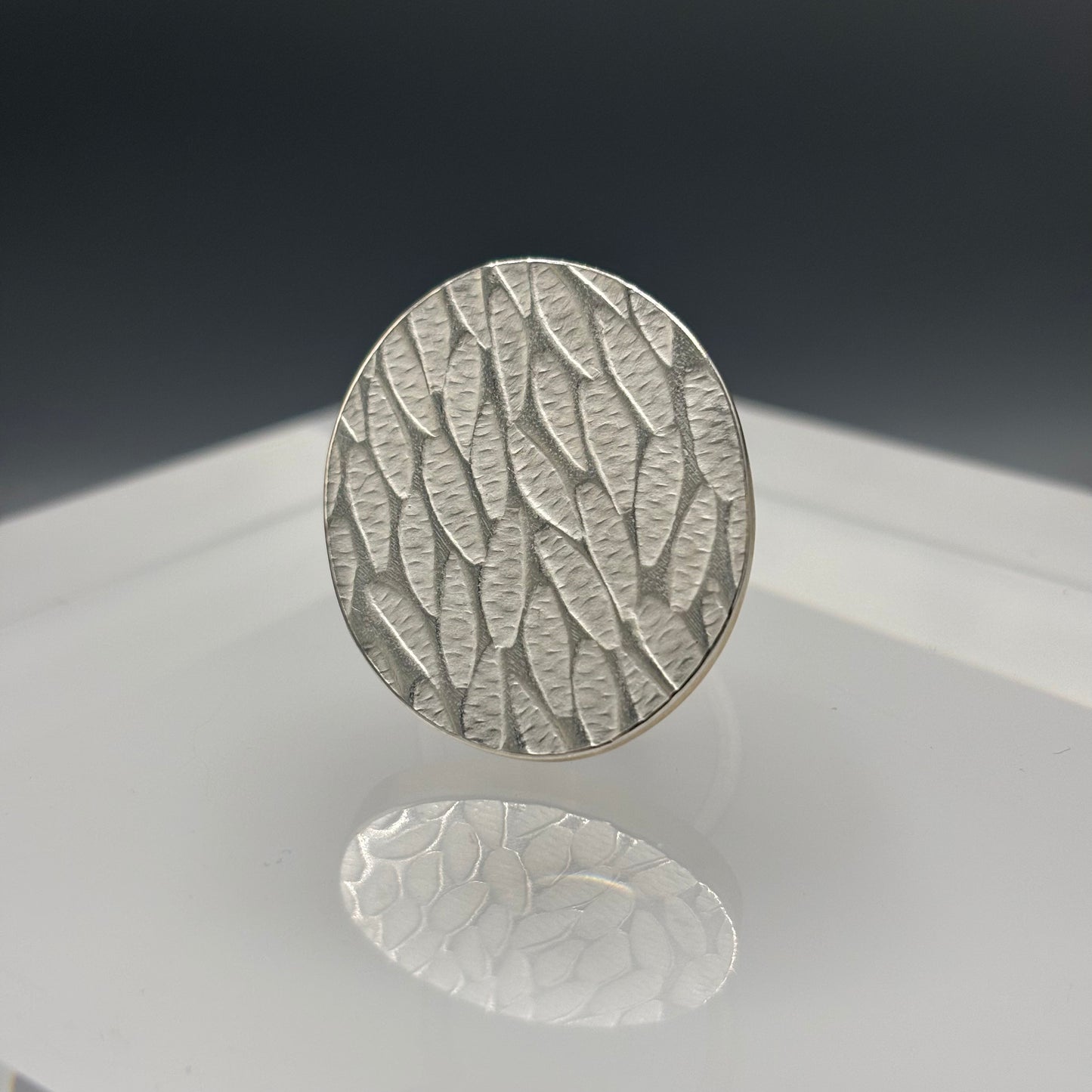 Papermetal – 'Bigger Oval' Ring Horizontal (Silver/Red Brass Sides/Silver Back)