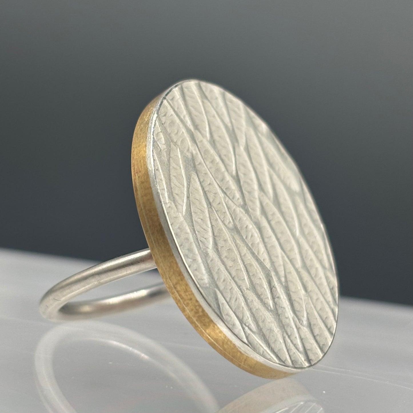 Papermetal – 'Bigger Oval' Ring Horizontal (Silver/Red Brass Sides/Silver Back)