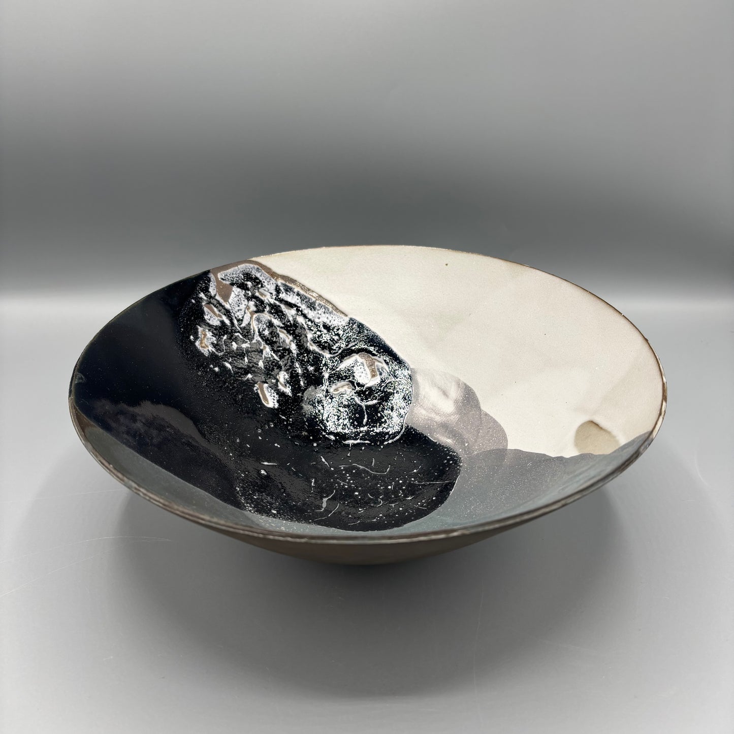 Rosa Wiland Holmes 'Medium Black bowl'