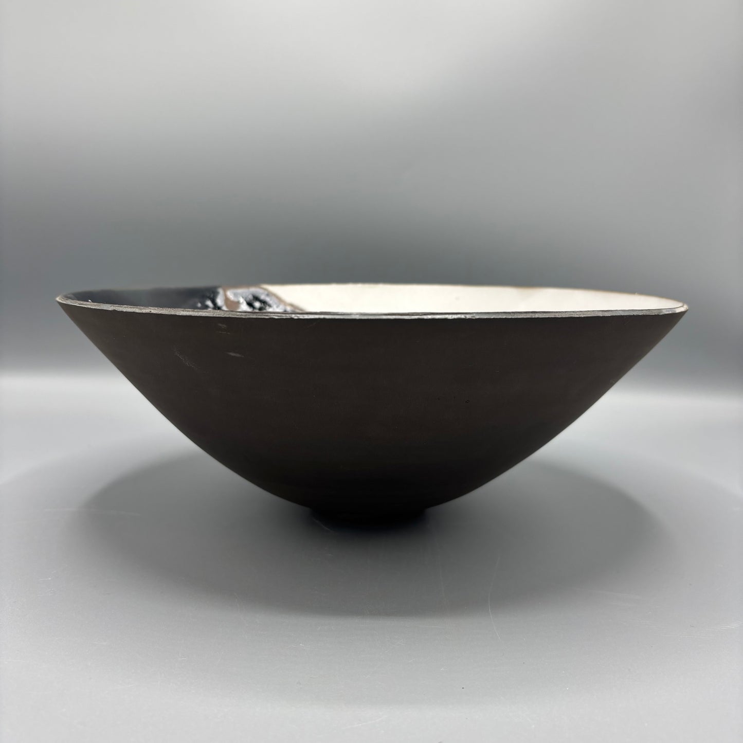 Rosa Wiland Holmes 'Medium Black bowl'