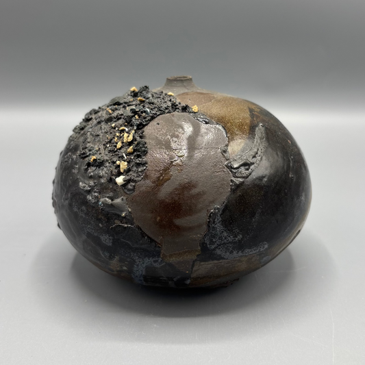 Rosa Wiland Holmes 'Tiny Texture Black Moon Jar'