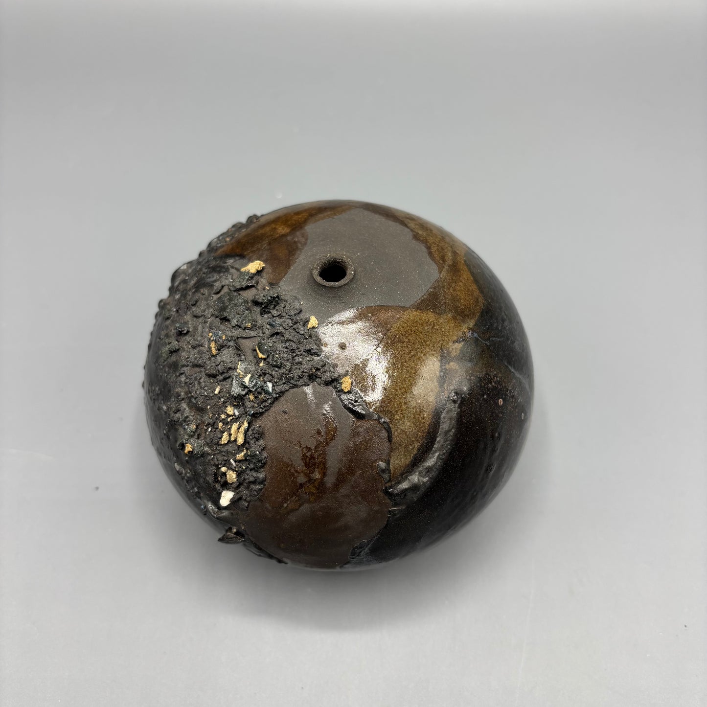 Rosa Wiland Holmes 'Tiny Texture Black Moon Jar'