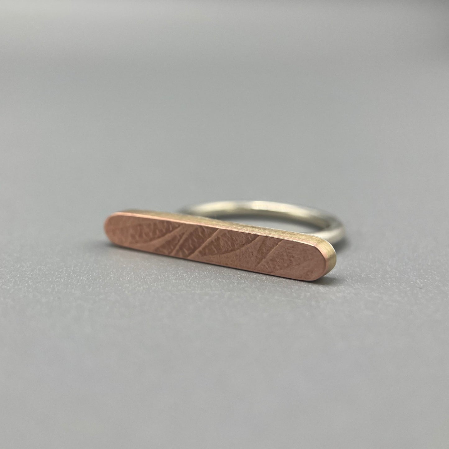 Papermetal Embossed Horizontal Bar Ring