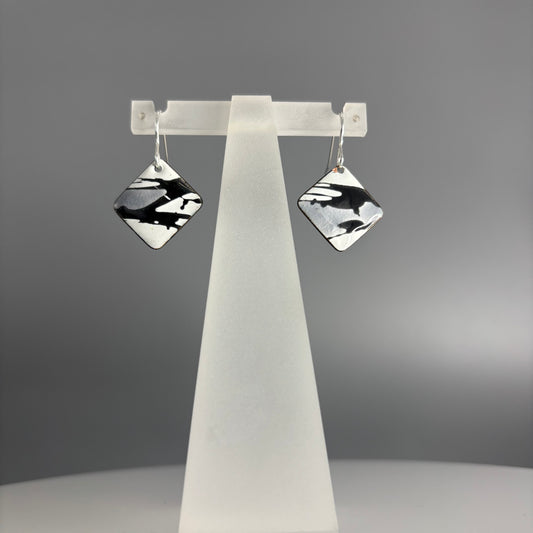 Judit Patkos – Grey Splash! Square Earrings