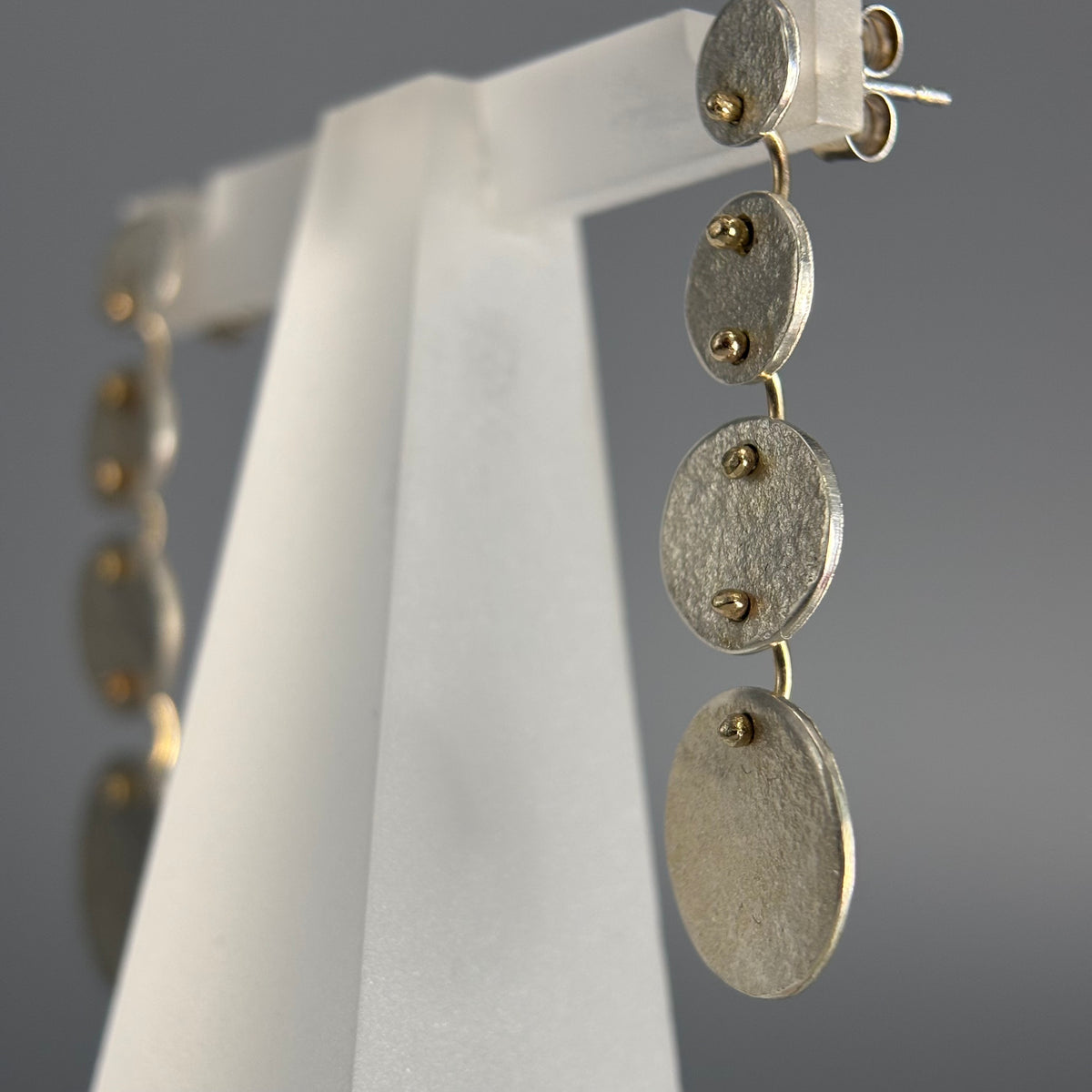 Anthony Feiler – Earrings: Silver Disc Drops with 9ct Gold Links I